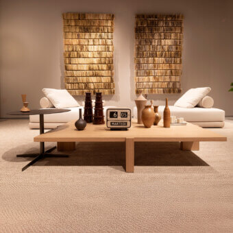 Distinguished Verzelloni Tivoli coffee table with warm oak wood tabletop and black lacquered open-pore base
