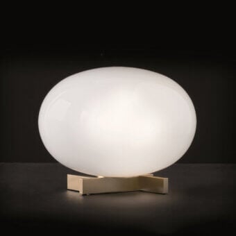 Elegant Oluce Alba table lamp with bright white organically-shaped shade and brass-toned metal base crafted in Italy with a satin finish
