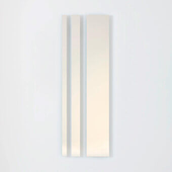 Superior Glas Italia Andromeda mirror crafted from glass with a crisp white finish and subtle asymmetry