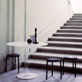 Distinguished Glas Italia Hub Bistrot table with tempered glass tabletop and borosilicate glass base in a clear glossy finish