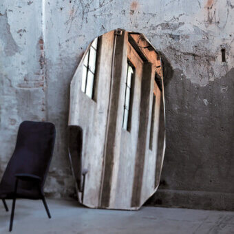 Superior Glas Italia Kooh I Noor mirror with irregular faceted glass and textured grayish-brown wood frame