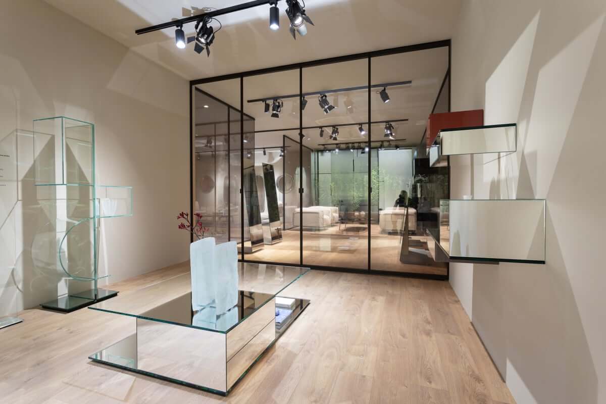 Elegant Glas Italia Ollie Totem bookcase crafted from extralight glass and laminated mirror with polished base