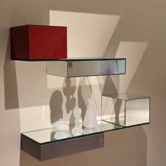 Superior Glas Italia Ollie wall unit with laminated mirror shelf and glossy reddish-brown lacquered glass cubic module