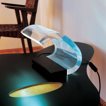 Superior Oluce Acrilica table lamp crafted in transparent methacrylate with a matte painted steel base