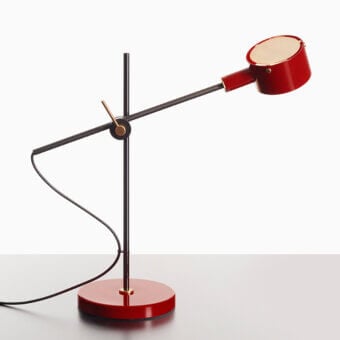 Exceptional Oluce G.O. table lamp with red and black metal construction and glossy finish