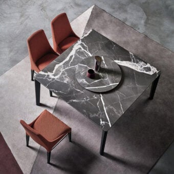 Exceptional Bontempi Versus Square table with veined marble tabletop and sleek matte black metal legs in a polished finish