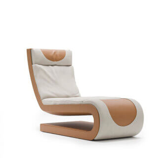Elegant Mascheroni Andamentolento chaise lounge built in warm brown wood with light beige leather upholstery and satin finish