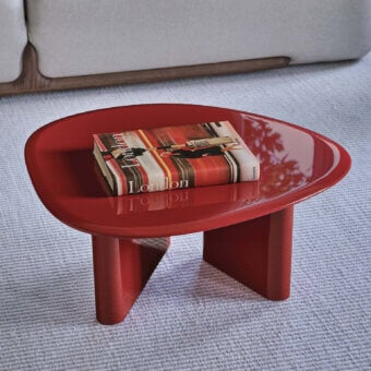 Elegant Porada Callisto Brillo coffee table with sculpted asymmetrical form and vibrant red “Brillo” lacquer finish