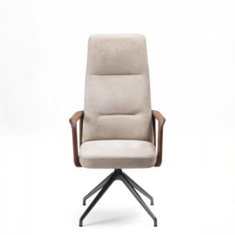 Sophisticated Porada Cuna swivel chair with sculpted Canaletta walnut frame and light beige upholstered cushion exhibiting synchronized movement