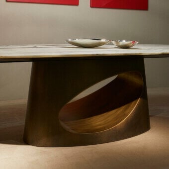 Superior Rugiano Ring table with neutral veined marble and sculpted golden-brown bronze base crafted in a polished finish