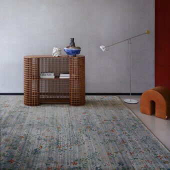 Lavish Amini Giardino rug with densely patterned florals in grey and blue, crafted with wool and viscose, finished with a hand-washed technique