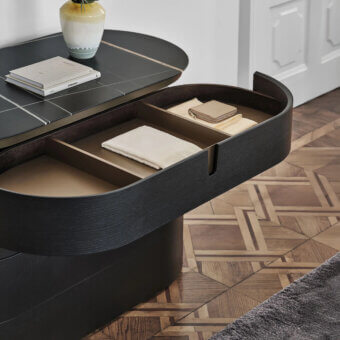 Exceptional Porada Tylsa Night dresser crafted with wengé ash wood and a Bronzoro metal base exhibiting a satin finish