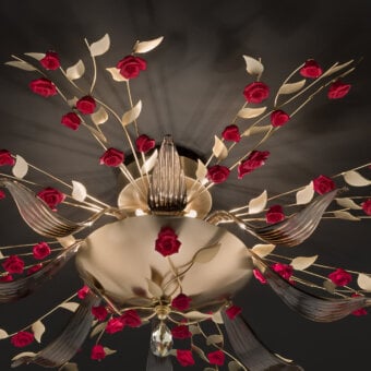 Distinguished Euroluce Bora PL8 ceiling fixture crafted in satin gold with handblown Venetian glass leaves and red Capodimonte porcelain roses