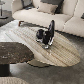 Exceptional Giorgetti Galet coffee table with light beige marble top and warm bronze-finished metal band crafted with luminous polish