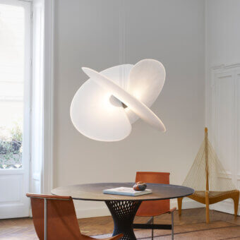 Superior Luceplan Levante suspension lamp with ultra-thin diffusers and central aluminum core in warm white finish