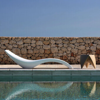 Elegant MY YOUR Cloe lounger with uniquely sculpted form crafted in white Poleasy® material and smooth matte finish