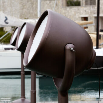 Exceptional Brogliato Traverso Hollywood floor lamp built in dark reddish-brown with textured matte finish and white diffuser