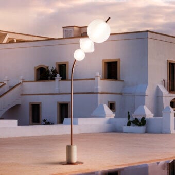 Exceptional Lanzavecchia-Wai Joy floor lamp built in marble with copper-finish metal and ascending opaque white Poleasy® lampshades