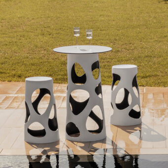 Distinguished MY YOUR Liberty bistrot table crafted in white and black synthetic material with smooth matte finish