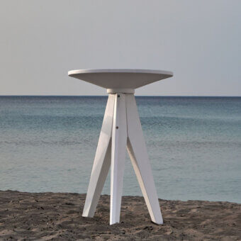 Elegant MY YOUR Oxford Bistrot table with a round white Poleasy top and legs for disassembly in a matte finish