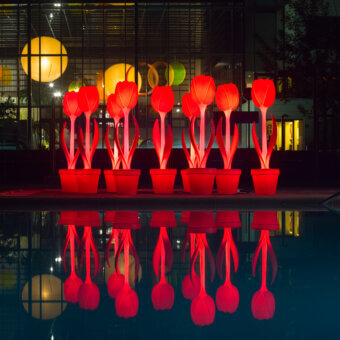 Superior More Design Tulip XL floor lamp in vibrant red Poleasy® with a glossy finish
