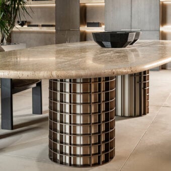 Exceptional Shake Vogue table with warm beige marble top and varnished steel built with checkered solid ash wood cylinders in a matte finish