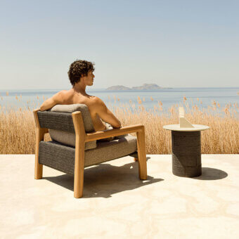 Superior Varaschin Gianna lounge chair with aluminum, Iroko wood sides, textured heathered gray textile, and Desert mat finish