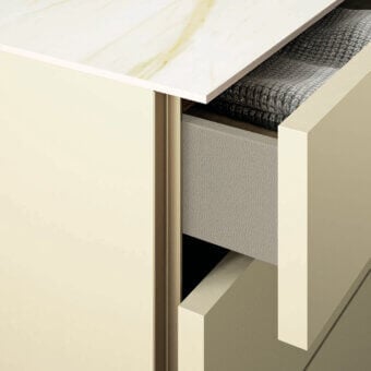 Lama Dresser