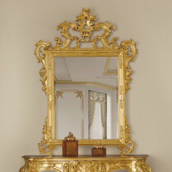 Superior Modenese Royal Blend mirror with sculpted golden wood frame and ornate floral motifs in glossy finish