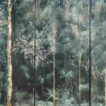 Elegant Wall&Decò J’Aime Beaucoup wallpaper with forest landscape in muted teal and dark green tones, crafted with d.TW fabric-effect bio-vinyl substrate