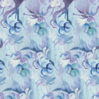Distinguished Wall&Decò Narciso wallpaper with flowing floral patterns in blue and lavender hues and a matte finish