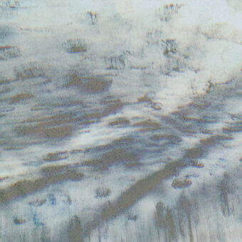 Superior Wall&Decò Onirico wallpaper in subtle gray and white with a matte finish and painterly textures