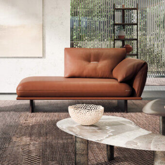 Lavish Borzalino Connor chaise longue upholstered in reddish-brown leather with a canaletto walnut base and quilted detailing