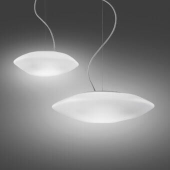Elegant Vistosi Modulor suspension lamp crafted in beveled glass with a smooth diffused finish and slender metal rods