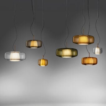 Elegant Vistosi Plissé suspension lamp with warm amber blown glass and light beige pleated fabric shade crafted in brass finish
