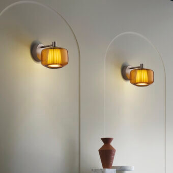 Superior Vistosi Plissé wall lamp with amber-toned blown glass diffuser and dark bronze metallic arm
