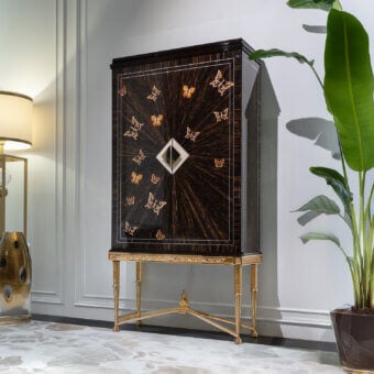 Distinguished Zanaboni W064 cupboard crafted with palm wood, precious wood inlays and 24kt gold-finished brass handles with a high-gloss sheen