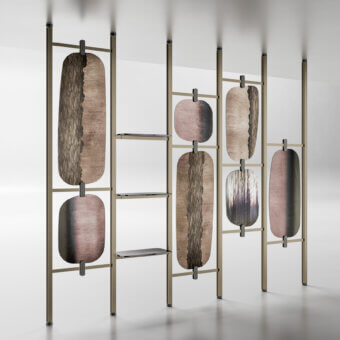 Exceptional Arte Veneziana Cru room divider with burnished brass metal and tempered glass panels from the Langhe family, meticulously made in Italy