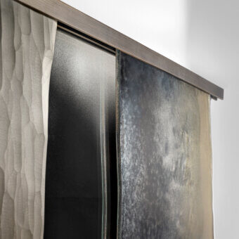Superior Arte Veneziana Vipacco mirror with burnished brass framing and delicate Miage finish glass panels