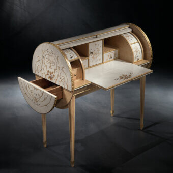 Luxury Carpanelli Arts desk with solid wood, birdseye maple inlays, mother-of-pearl details and pale beige finish