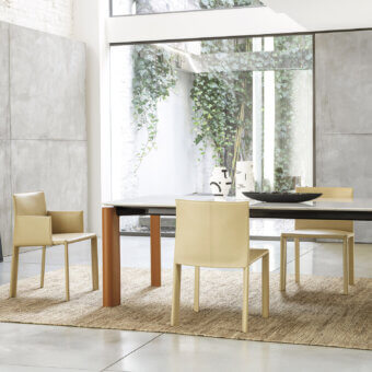 Distinguished Frag Blyn dining chair with full saddle leather upholstery, steel structure and satin finish reddish-brown wood legs