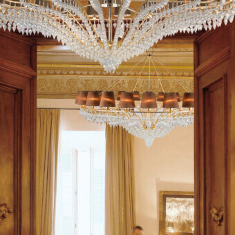 Superior Patrizia Garganti Ophelia chandelier with cascading tiers of clear crystal prisms and glossy gold-toned metal framework