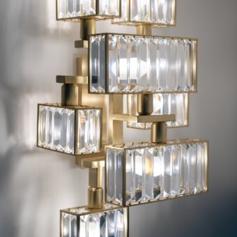 Distinguished Patrizia Garganti Tur wall lamp crafted in polished golden metal with clear faceted crystal elements