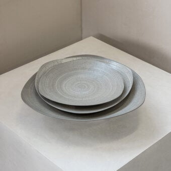 Exclusive Rina Menardi Triangolo centerpiece, a handcrafted Italian arrangement in muted gray with radiating lines and matte finish