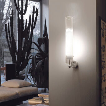 Elegant Vistosi Lio wall lamp crafted in clear crystal with a fused white translucent band and satin metallic bracket
