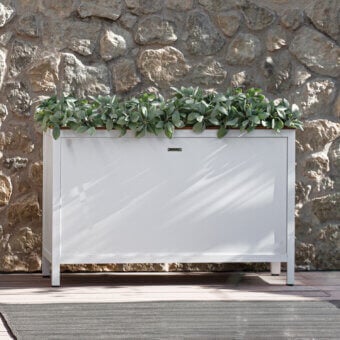 Sophisticated Atmosphera Flair planter crafted with epoxy-coated aluminum and oiled teak exhibiting a sleek matte finish