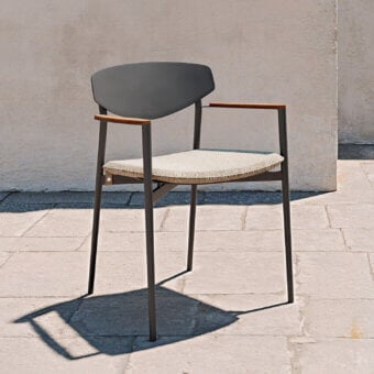 Superior Atmosphera Origami armchair with dark gray aluminum shell and natural teak armrests in light beige woven textile