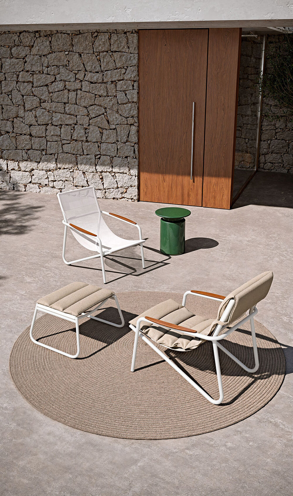 Distinguished Atmosphera Zante padded lounge chair with light beige textile upholstery and satin medium-tone wood armrests built with a white aluminum frame