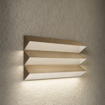 Superior Contardi Stick Trio wall lamp with ribbed glass-effect diffuser and satin golden-brown wood frame