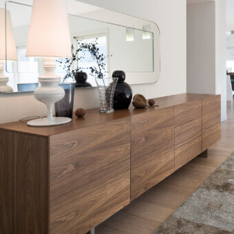 Superior Ivano Antonello Italia Aura sideboard with medium-toned brown wood and satin finish, built with crystal shelves and a steel base